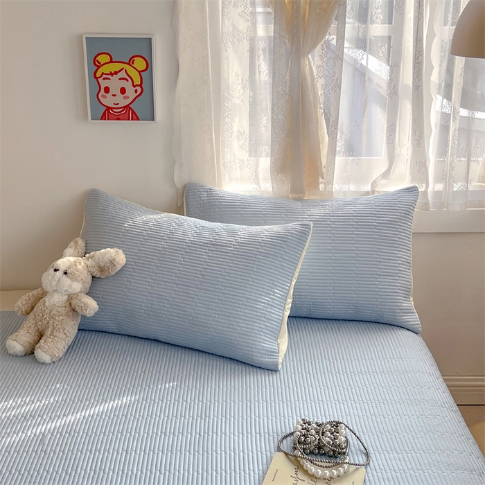 91家纺网 家纺一手货源 找家纺 妮可 2025新款热款花型印花全棉夹棉多功能床垫-床盖 宾利蓝