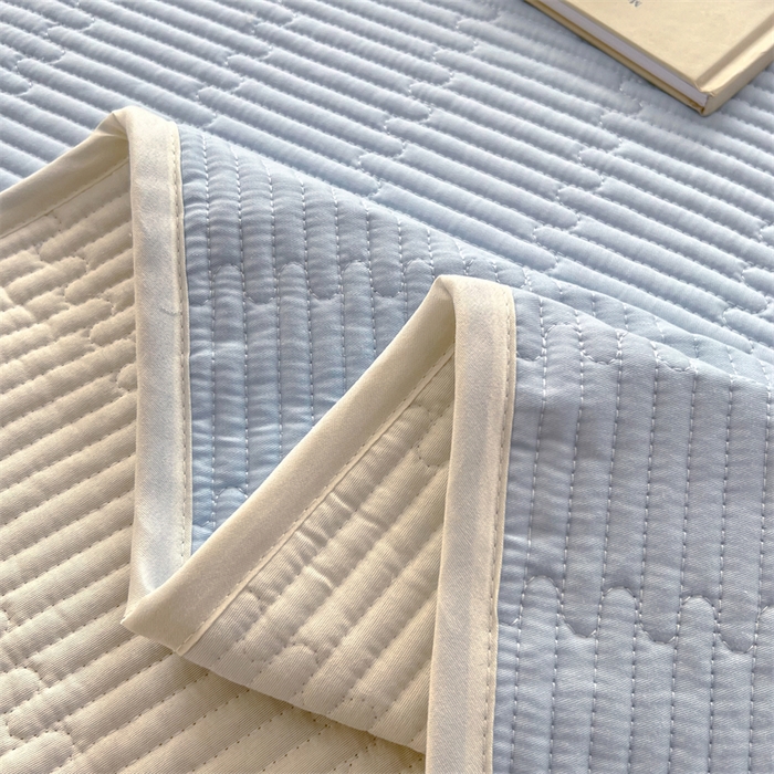 91家纺网 家纺一手货源 找家纺 妮可 2025新款热款花型印花全棉夹棉多功能床垫-床盖 宾利蓝