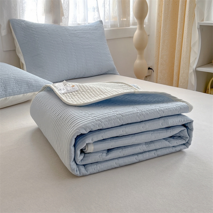 91家纺网 家纺一手货源 找家纺 妮可 2025新款热款花型印花全棉夹棉多功能床垫-床盖 宾利蓝