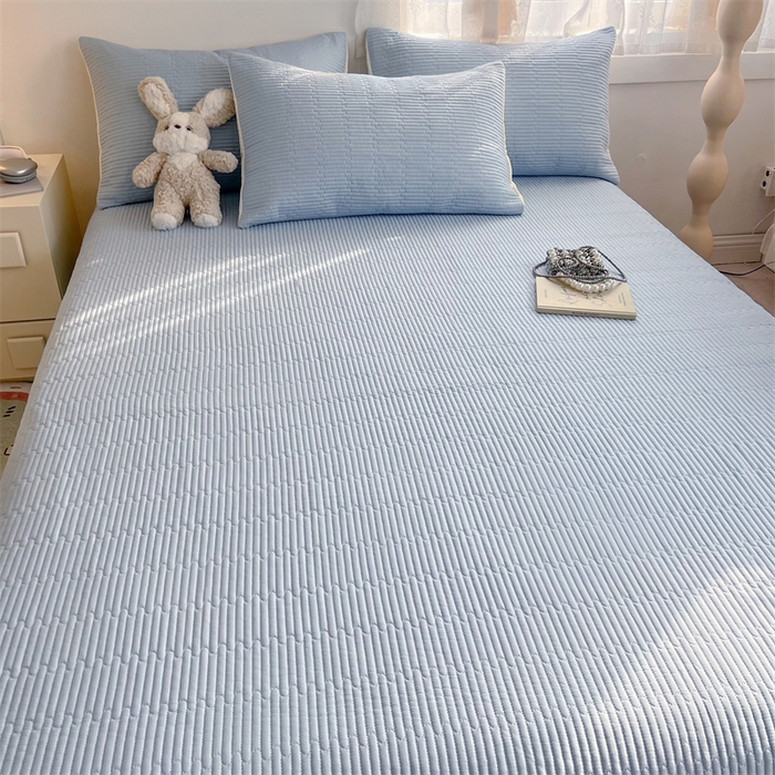 91家纺网 家纺一手货源 找家纺 妮可 2025新款热款花型印花全棉夹棉多功能床垫-床盖 宾利蓝