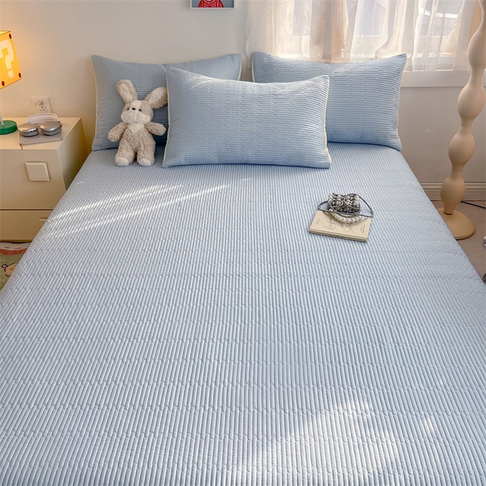 91家纺网 家纺一手货源 找家纺 妮可 2025新款热款花型印花全棉夹棉多功能床垫-床盖 宾利蓝