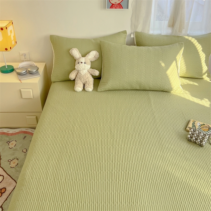 91家纺网 家纺一手货源 找家纺 妮可 2025新款热款花型印花全棉夹棉多功能床垫-床盖 发芽绿