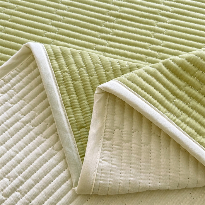 91家纺网 家纺一手货源 找家纺 妮可 2025新款热款花型印花全棉夹棉多功能床垫-床盖 发芽绿