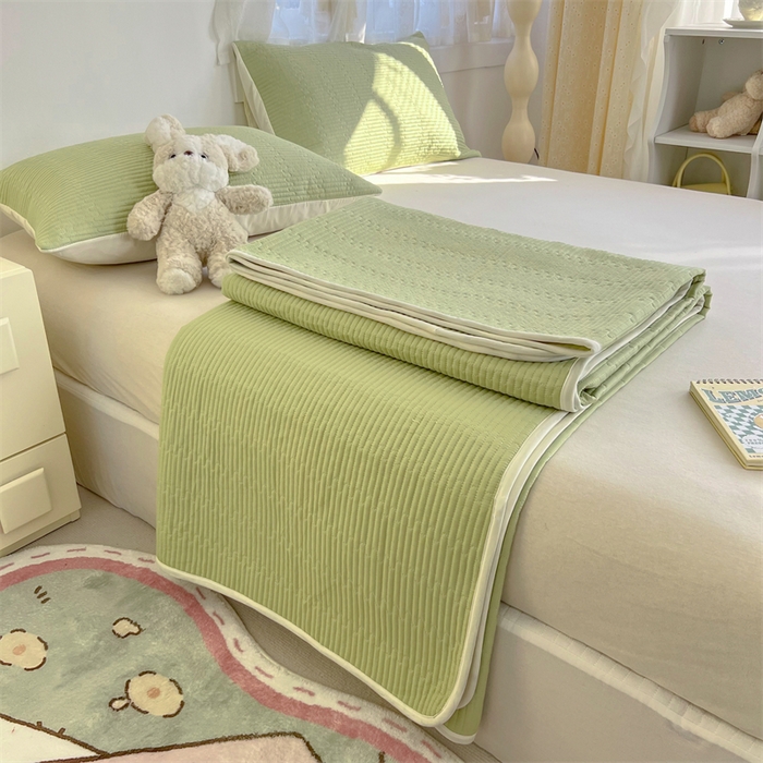 91家纺网 家纺一手货源 找家纺 妮可 2025新款热款花型印花全棉夹棉多功能床垫-床盖 发芽绿