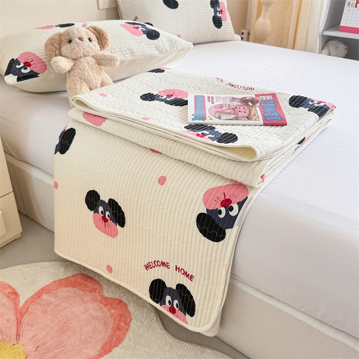 91家纺网 家纺一手货源 找家纺 妮可 2025新款热款花型印花全棉夹棉多功能床垫-床盖 粉点狗狗