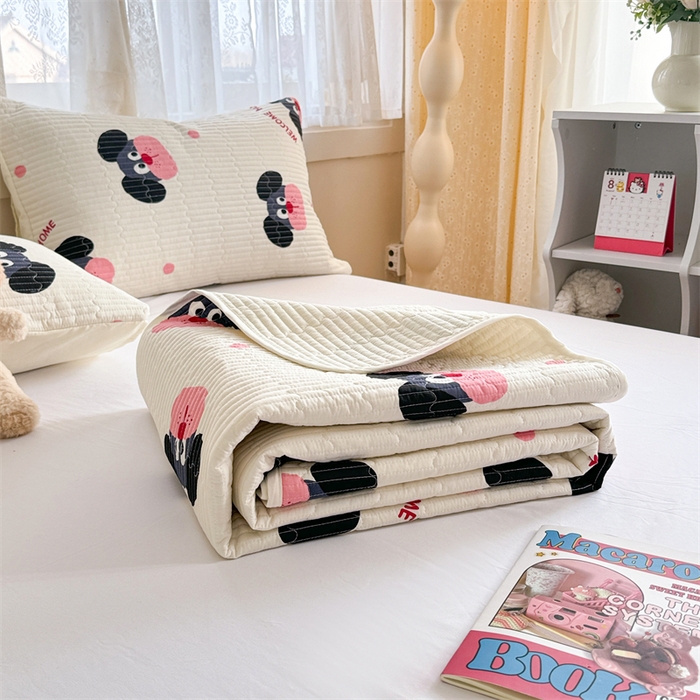 91家纺网 家纺一手货源 找家纺 妮可 2025新款热款花型印花全棉夹棉多功能床垫-床盖 粉点狗狗