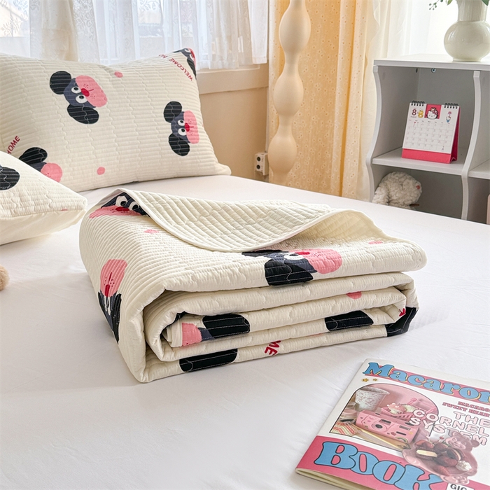 91家纺网 家纺一手货源 找家纺 妮可 2025新款热款花型印花全棉夹棉多功能床垫-床盖 粉点狗狗