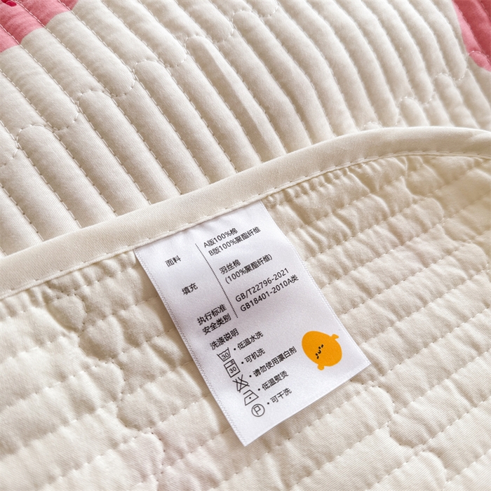 91家纺网 家纺一手货源 找家纺 妮可 2025新款热款花型印花全棉夹棉多功能床垫-床盖 粉点狗狗