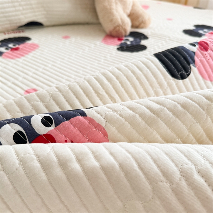 91家纺网 家纺一手货源 找家纺 妮可 2025新款热款花型印花全棉夹棉多功能床垫-床盖 粉点狗狗