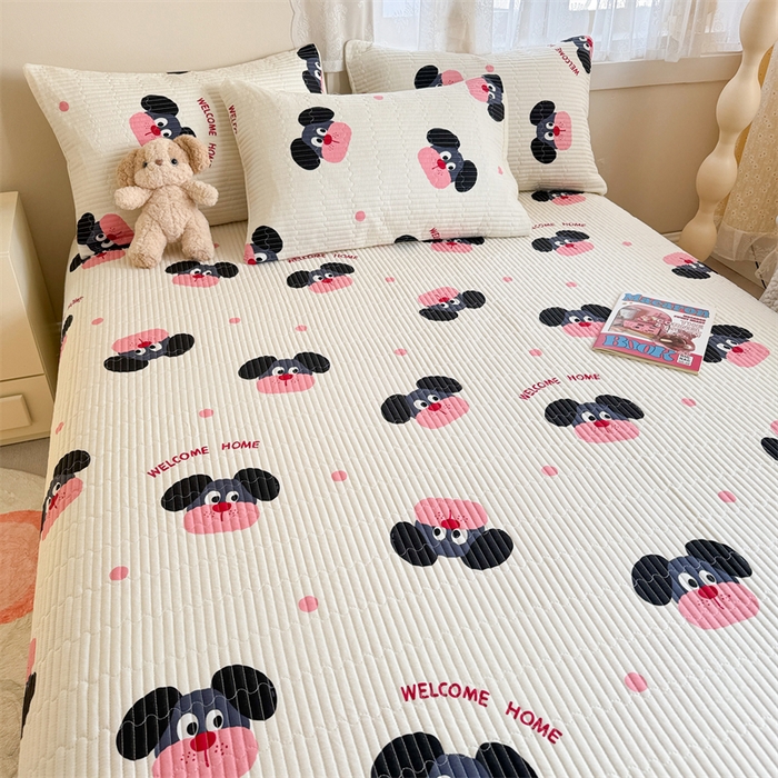 91家纺网 家纺一手货源 找家纺 妮可 2025新款热款花型印花全棉夹棉多功能床垫-床盖 粉点狗狗