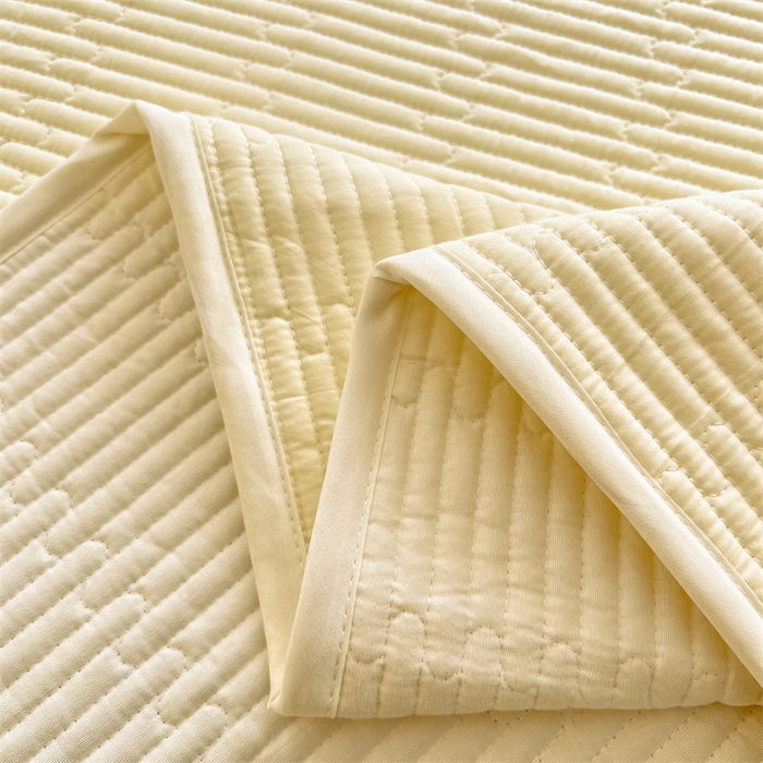 91家纺网 家纺一手货源 找家纺 妮可 2025新款热款花型印花全棉夹棉多功能床垫-床盖 奶白色