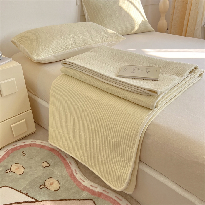 91家纺网 家纺一手货源 找家纺 妮可 2025新款热款花型印花全棉夹棉多功能床垫-床盖 奶白色