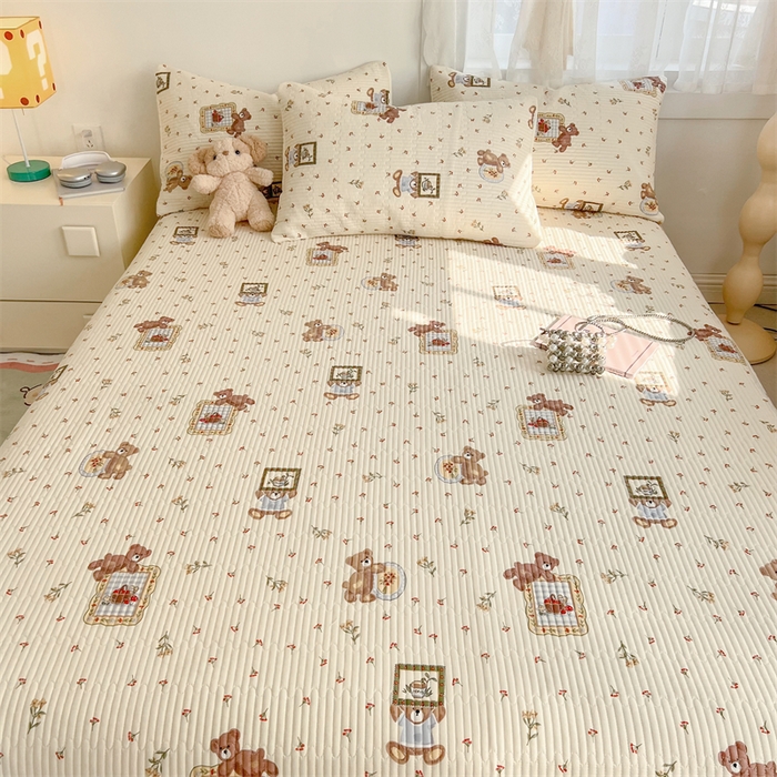 91家纺网 家纺一手货源 找家纺 妮可 2025新款热款花型印花全棉夹棉多功能床垫-床盖 拍照小熊