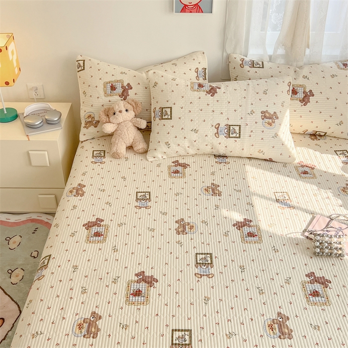 91家纺网 家纺一手货源 找家纺 妮可 2025新款热款花型印花全棉夹棉多功能床垫-床盖 拍照小熊