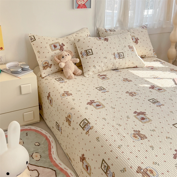 91家纺网 家纺一手货源 找家纺 妮可 2025新款热款花型印花全棉夹棉多功能床垫-床盖 拍照小熊