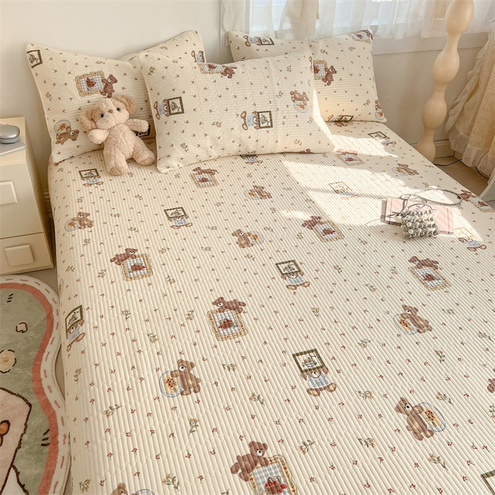 91家纺网 家纺一手货源 找家纺 妮可 2025新款热款花型印花全棉夹棉多功能床垫-床盖 拍照小熊