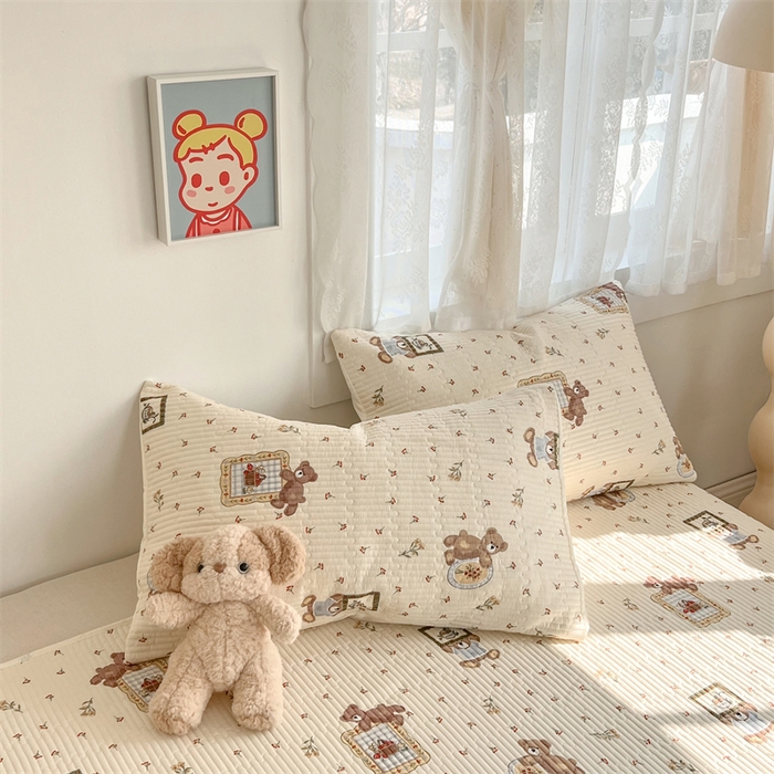 91家纺网 家纺一手货源 找家纺 妮可 2025新款热款花型印花全棉夹棉多功能床垫-床盖 拍照小熊