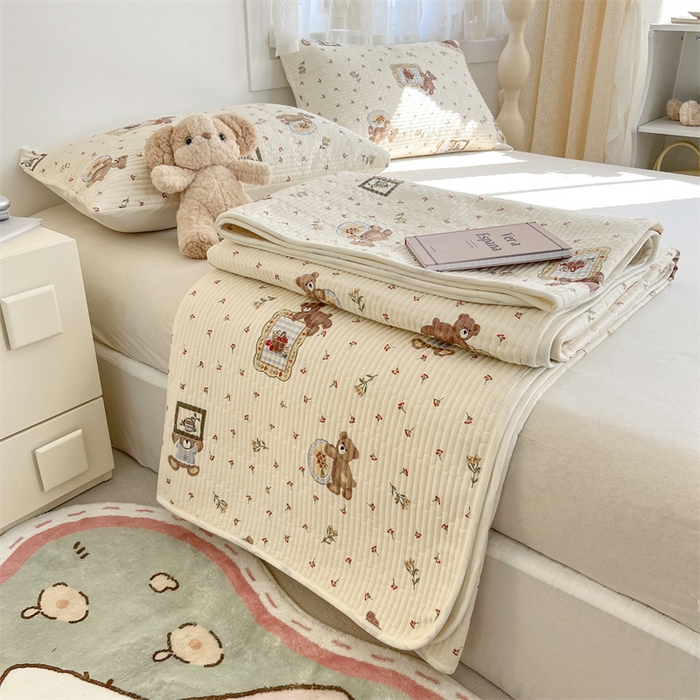 91家纺网 家纺一手货源 找家纺 妮可 2025新款热款花型印花全棉夹棉多功能床垫-床盖 拍照小熊