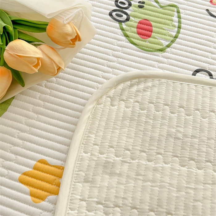 91家纺网 家纺一手货源 找家纺 妮可 2025新款热款花型印花全棉夹棉多功能床垫-床盖 玩具总动员