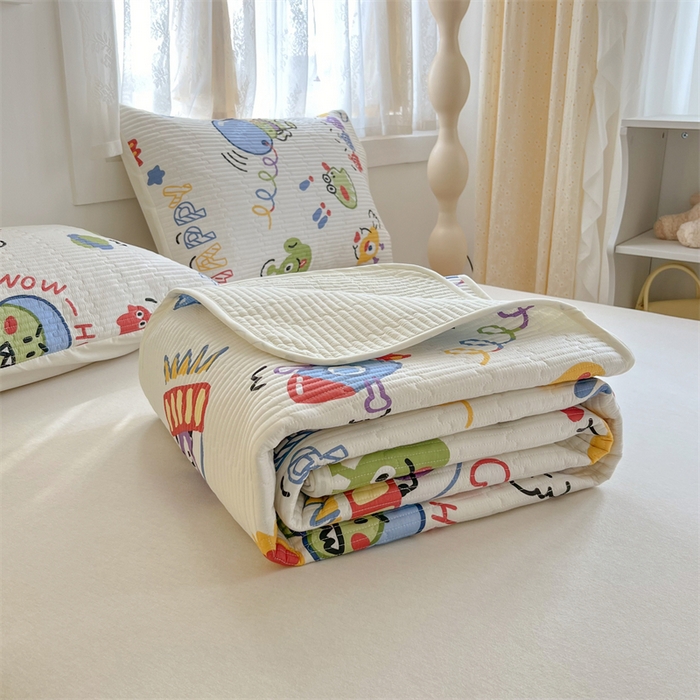 91家纺网 家纺一手货源 找家纺 妮可 2025新款热款花型印花全棉夹棉多功能床垫-床盖 玩具总动员