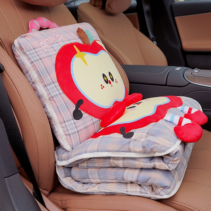 91家纺网 家纺一手货源 找家纺 仟亿莱 2025新款大眼红苹果格子布抱枕被 粉格机智大眼