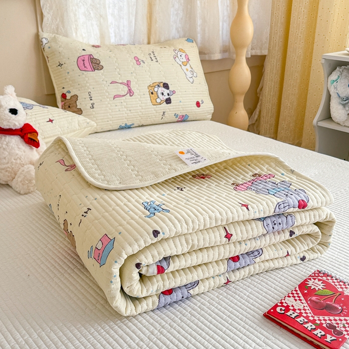 91家纺网 家纺一手货源 找家纺 妮可 2025新款热款花型印花全棉夹棉多功能床垫-床盖 爱乐之城