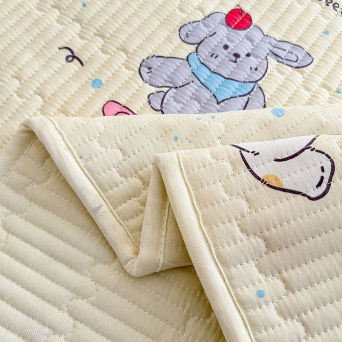 91家纺网 家纺一手货源 找家纺 妮可 2025新款热款花型印花全棉夹棉多功能床垫-床盖 爱乐之城