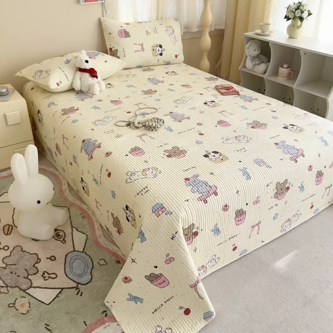 91家纺网 家纺一手货源 找家纺 妮可 2025新款热款花型印花全棉夹棉多功能床垫-床盖 爱乐之城