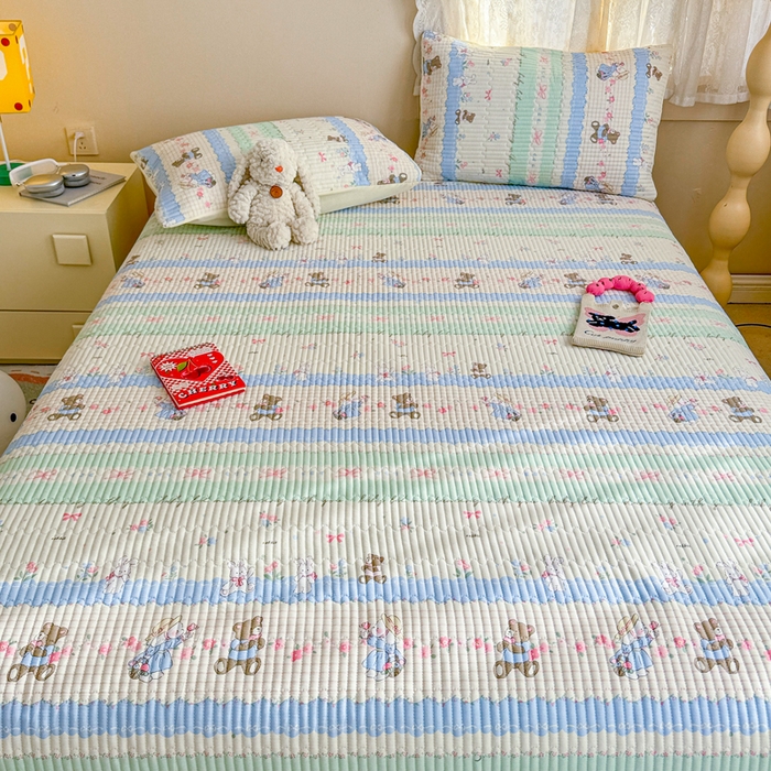 91家纺网 家纺一手货源 找家纺 妮可 2025新款热款花型印花全棉夹棉多功能床垫-床盖 爱丽丝