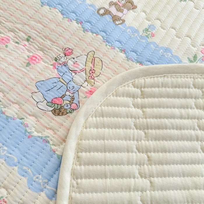 91家纺网 家纺一手货源 找家纺 妮可 2025新款热款花型印花全棉夹棉多功能床垫-床盖 爱丽丝