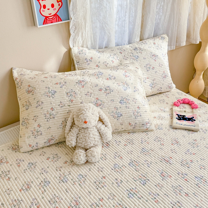 91家纺网 家纺一手货源 找家纺 妮可 2025新款热款花型印花全棉夹棉多功能床垫-床盖 繁花