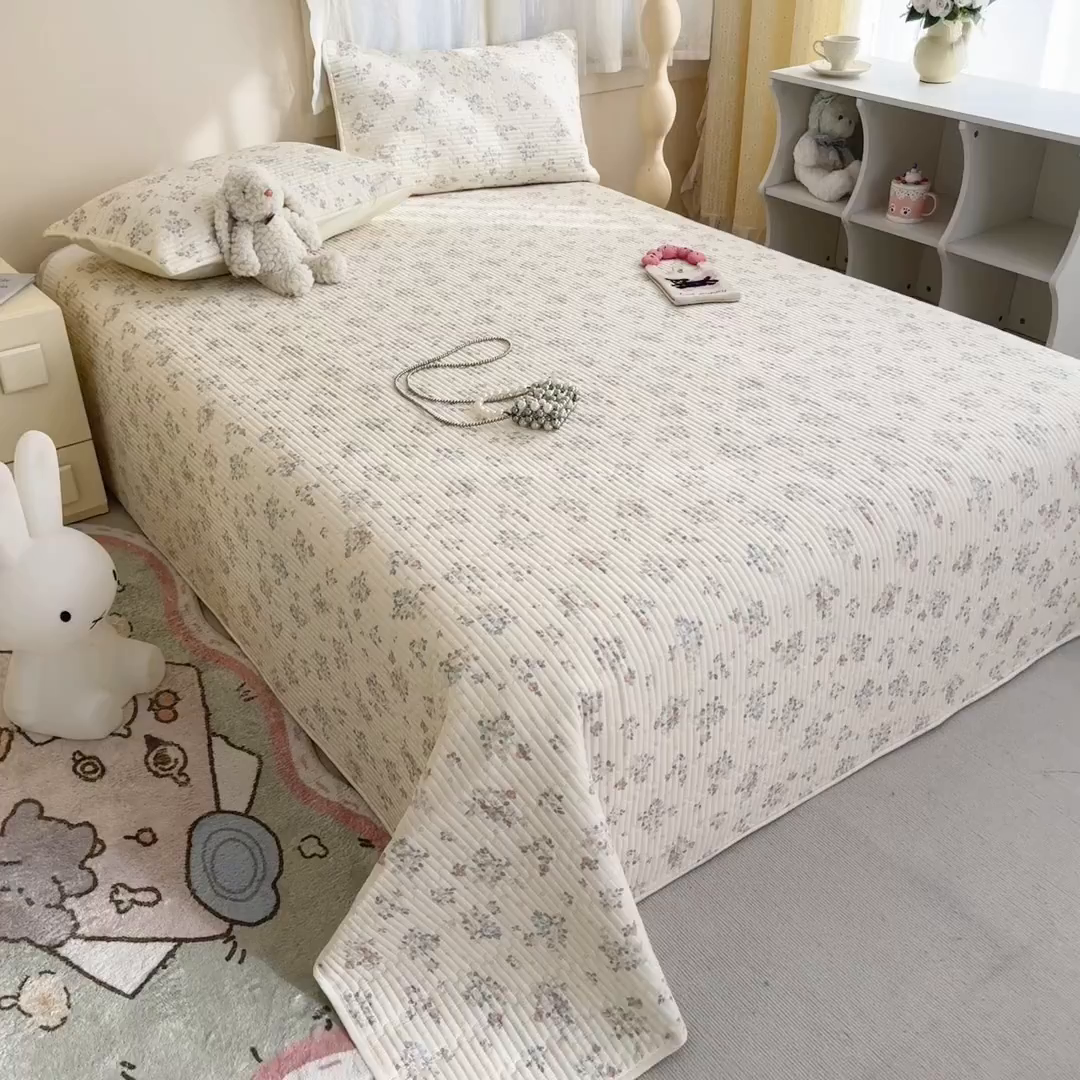 91家纺网 家纺一手货源 找家纺 妮可 2025新款热款花型印花全棉夹棉多功能床垫-床盖 繁花