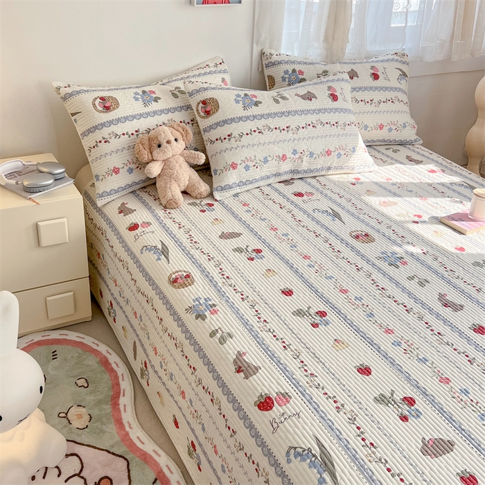 91家纺网 家纺一手货源 找家纺 妮可 2025新款热款花型印花全棉夹棉多功能床垫-床盖 花丛兔兔