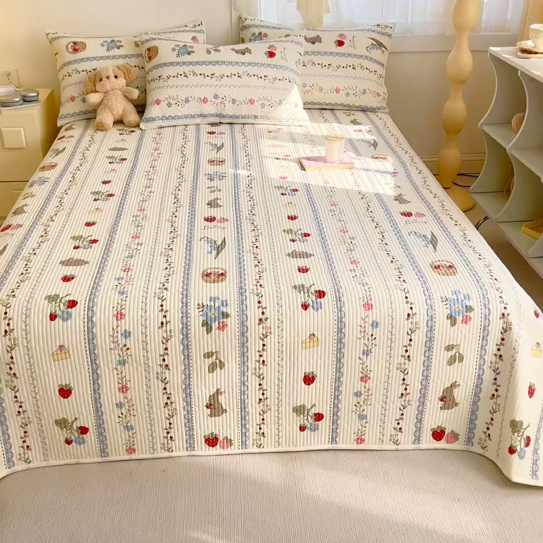 91家纺网 家纺一手货源 找家纺 妮可 2025新款热款花型印花全棉夹棉多功能床垫-床盖 花丛兔兔