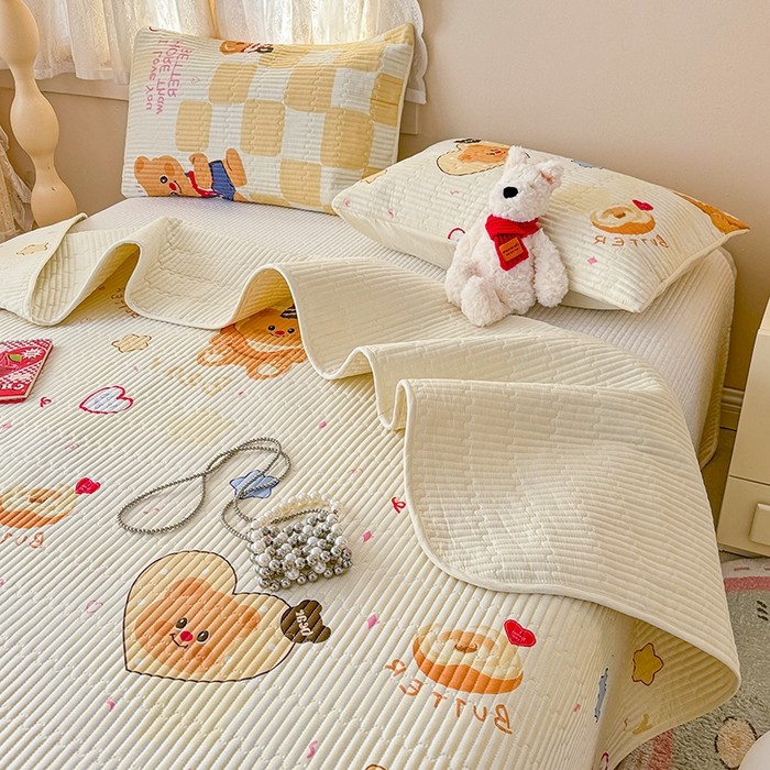 91家纺网 家纺一手货源 找家纺 妮可 2025新款热款花型印花全棉夹棉多功能床垫-床盖 黄油小熊