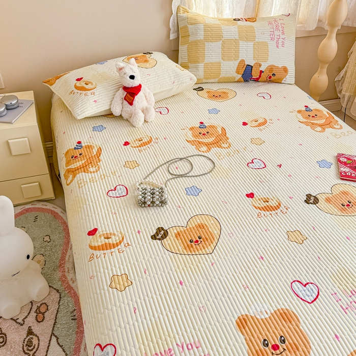 91家纺网 家纺一手货源 找家纺 妮可 2025新款热款花型印花全棉夹棉多功能床垫-床盖 黄油小熊