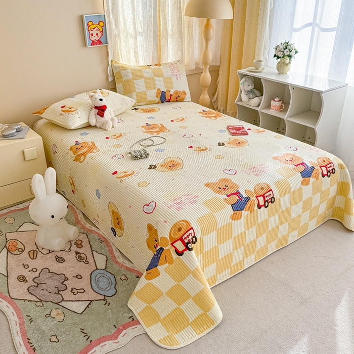 91家纺网 家纺一手货源 找家纺 妮可 2025新款热款花型印花全棉夹棉多功能床垫-床盖 黄油小熊