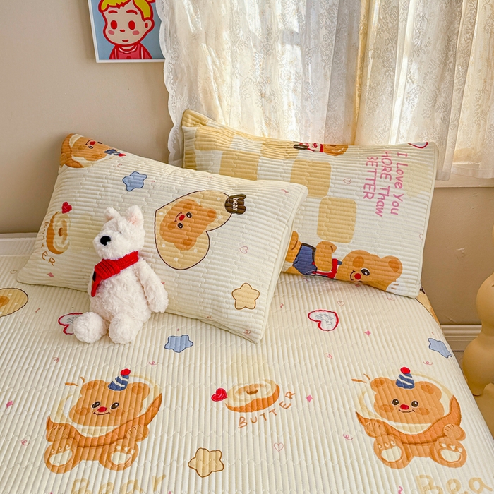 91家纺网 家纺一手货源 找家纺 妮可 2025新款热款花型印花全棉夹棉多功能床垫-床盖 黄油小熊