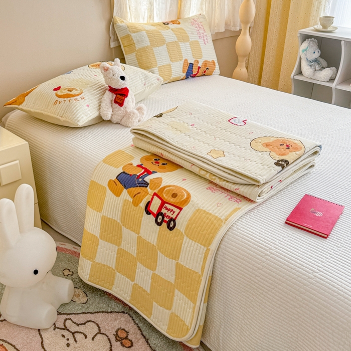 91家纺网 家纺一手货源 找家纺 妮可 2025新款热款花型印花全棉夹棉多功能床垫-床盖 黄油小熊