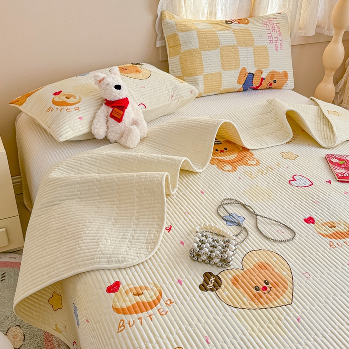 91家纺网 家纺一手货源 找家纺 妮可 2025新款热款花型印花全棉夹棉多功能床垫-床盖 黄油小熊