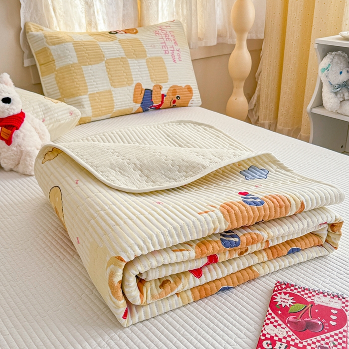 91家纺网 家纺一手货源 找家纺 妮可 2025新款热款花型印花全棉夹棉多功能床垫-床盖 黄油小熊