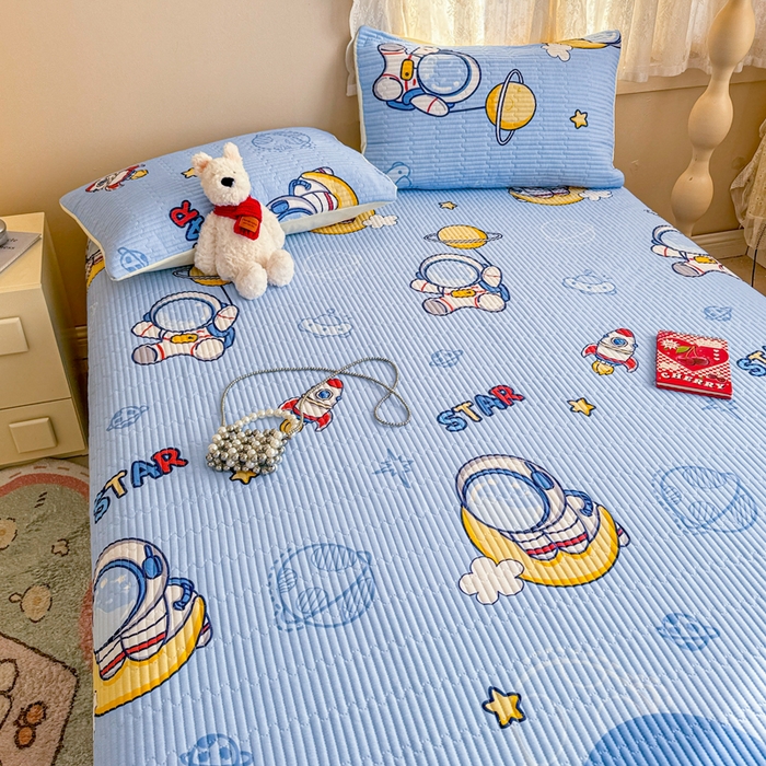 91家纺网 家纺一手货源 找家纺 妮可 2025新款热款花型印花全棉夹棉多功能床垫-床盖 快乐宇航员