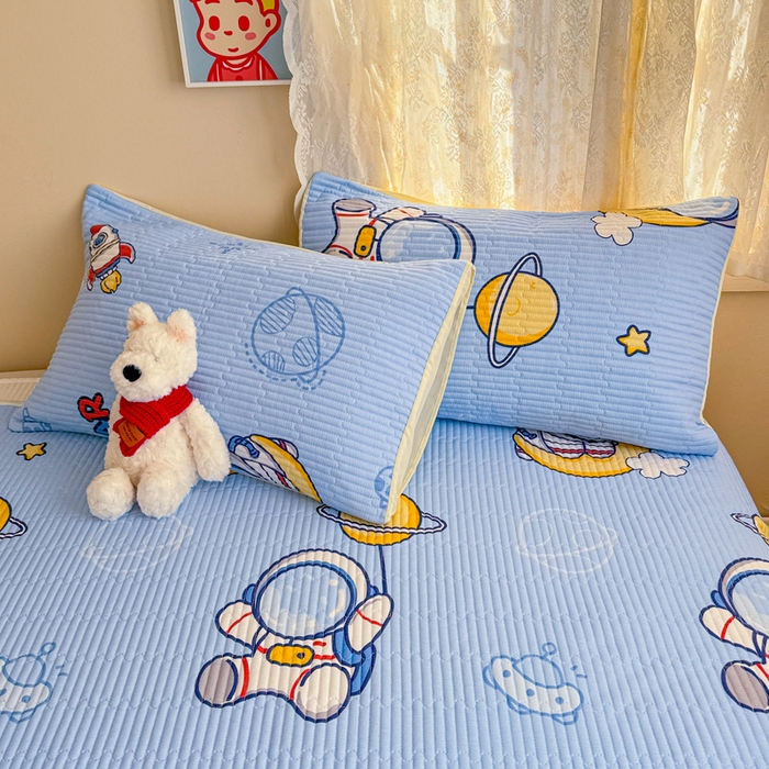 91家纺网 家纺一手货源 找家纺 妮可 2025新款热款花型印花全棉夹棉多功能床垫-床盖 快乐宇航员