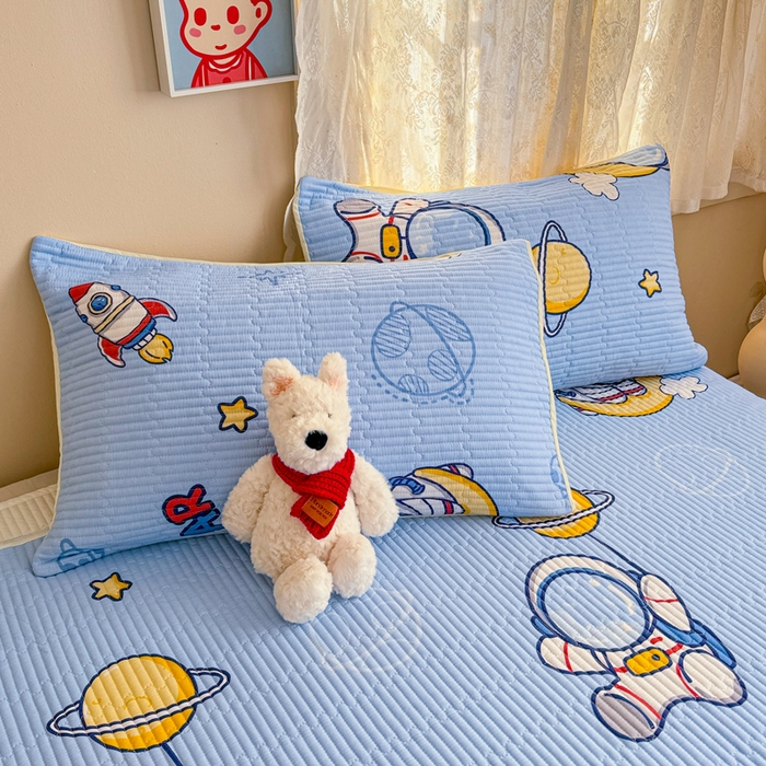 91家纺网 家纺一手货源 找家纺 妮可 2025新款热款花型印花全棉夹棉多功能床垫-床盖 快乐宇航员