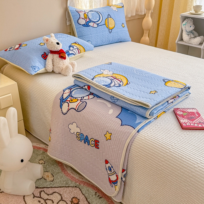 91家纺网 家纺一手货源 找家纺 妮可 2025新款热款花型印花全棉夹棉多功能床垫-床盖 快乐宇航员