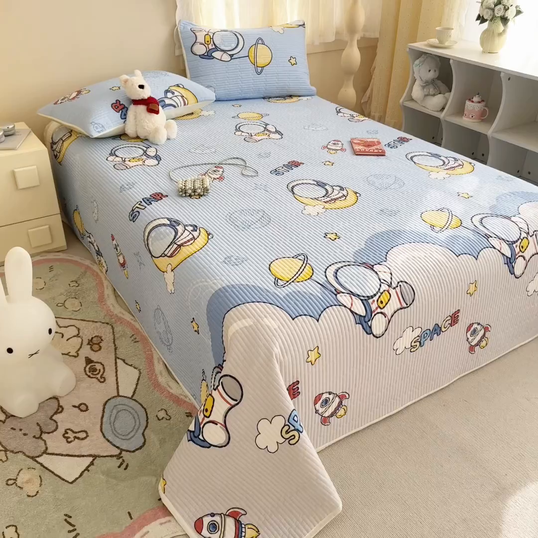 91家纺网 家纺一手货源 找家纺 妮可 2025新款热款花型印花全棉夹棉多功能床垫-床盖 快乐宇航员