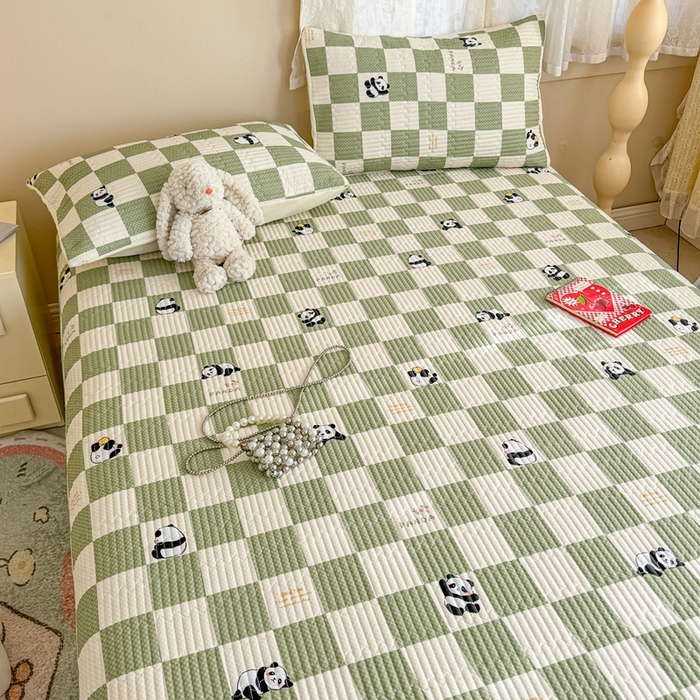 91家纺网 家纺一手货源 找家纺 妮可 2025新款热款花型印花全棉夹棉多功能床垫-床盖 棋盘熊猫