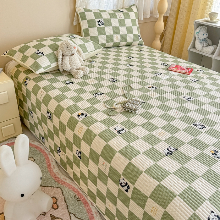 91家纺网 家纺一手货源 找家纺 妮可 2025新款热款花型印花全棉夹棉多功能床垫-床盖 棋盘熊猫