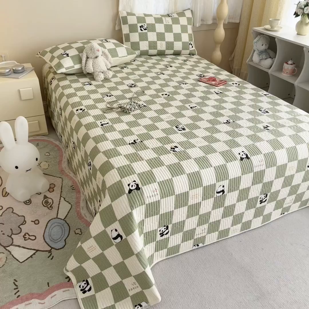 91家纺网 家纺一手货源 找家纺 妮可 2025新款热款花型印花全棉夹棉多功能床垫-床盖 棋盘熊猫