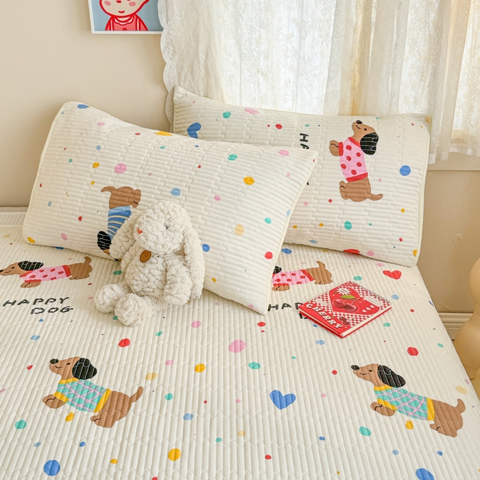 91家纺网 家纺一手货源 找家纺 妮可 2025新款热款花型印花全棉夹棉多功能床垫-床盖 甜心汪汪